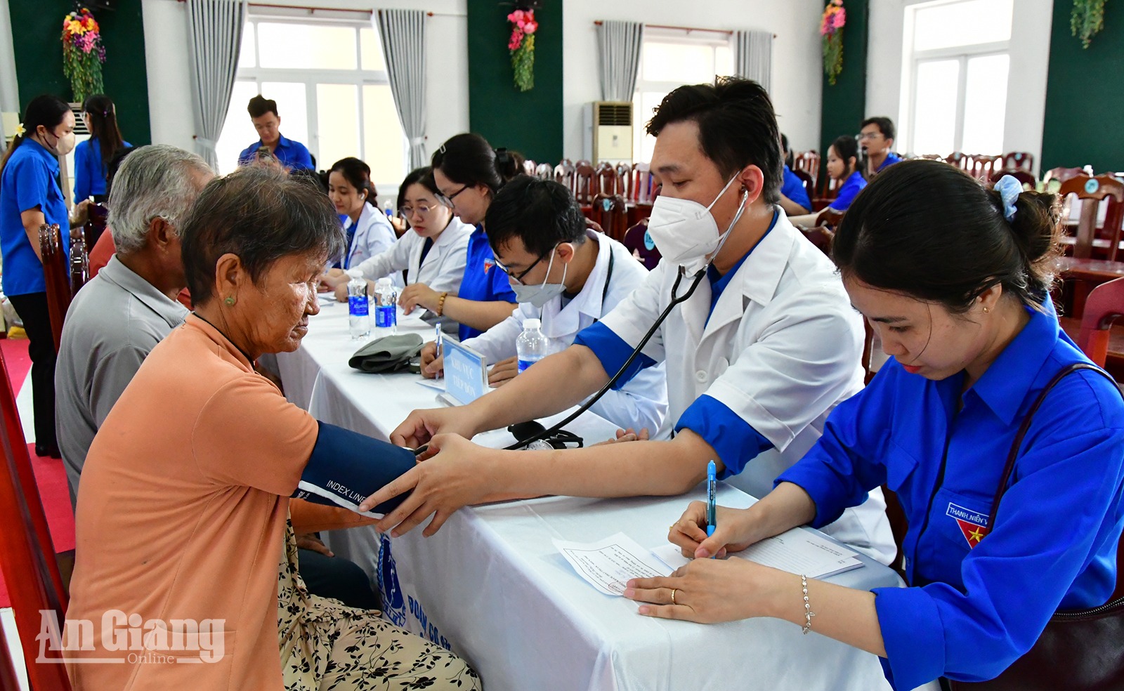 160 người dân xã An Biên được khám bệnh, cấp phát thuốc miễn phí