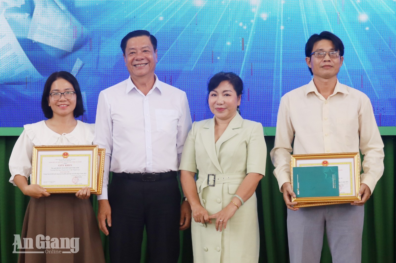 An Giang trao 46 giải cuộc thi sáng tạo sản phẩm giáo dục trên nền tảng AI