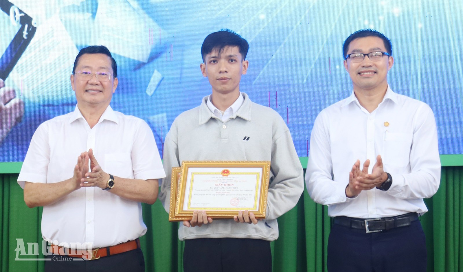 An Giang trao 46 giải cuộc thi sáng tạo sản phẩm giáo dục trên nền tảng AI