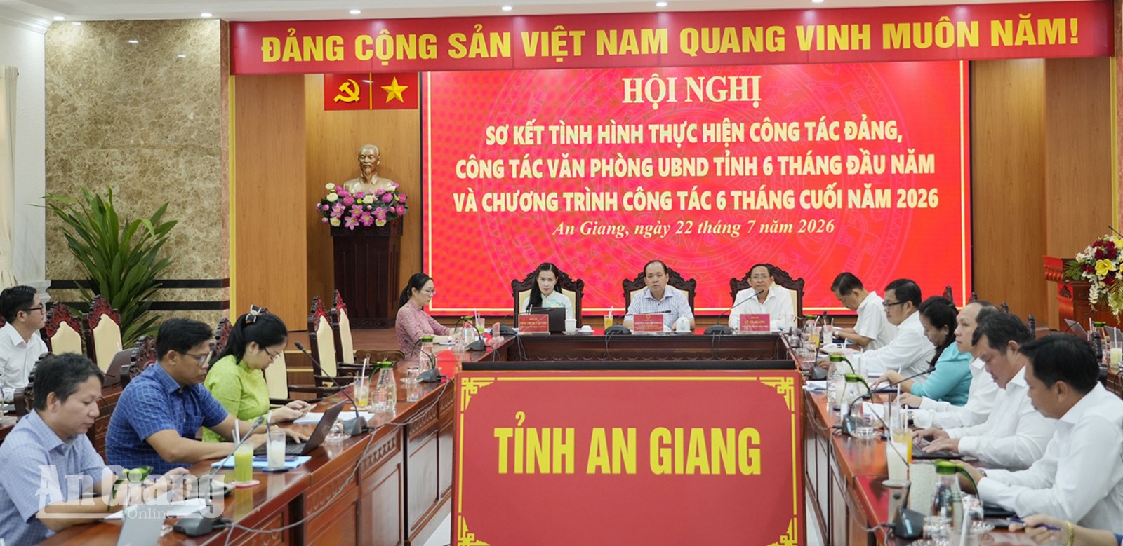 Phó Chủ tịch Thường trực UBND tỉnh An Giang Nguyễn Thanh Phong yêu cầu nâng cao chất lượng tham mưu, đẩy mạnh chuyển đổi số