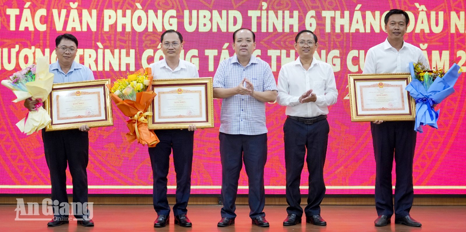 Phó Chủ tịch Thường trực UBND tỉnh An Giang Nguyễn Thanh Phong yêu cầu nâng cao chất lượng tham mưu, đẩy mạnh chuyển đổi số