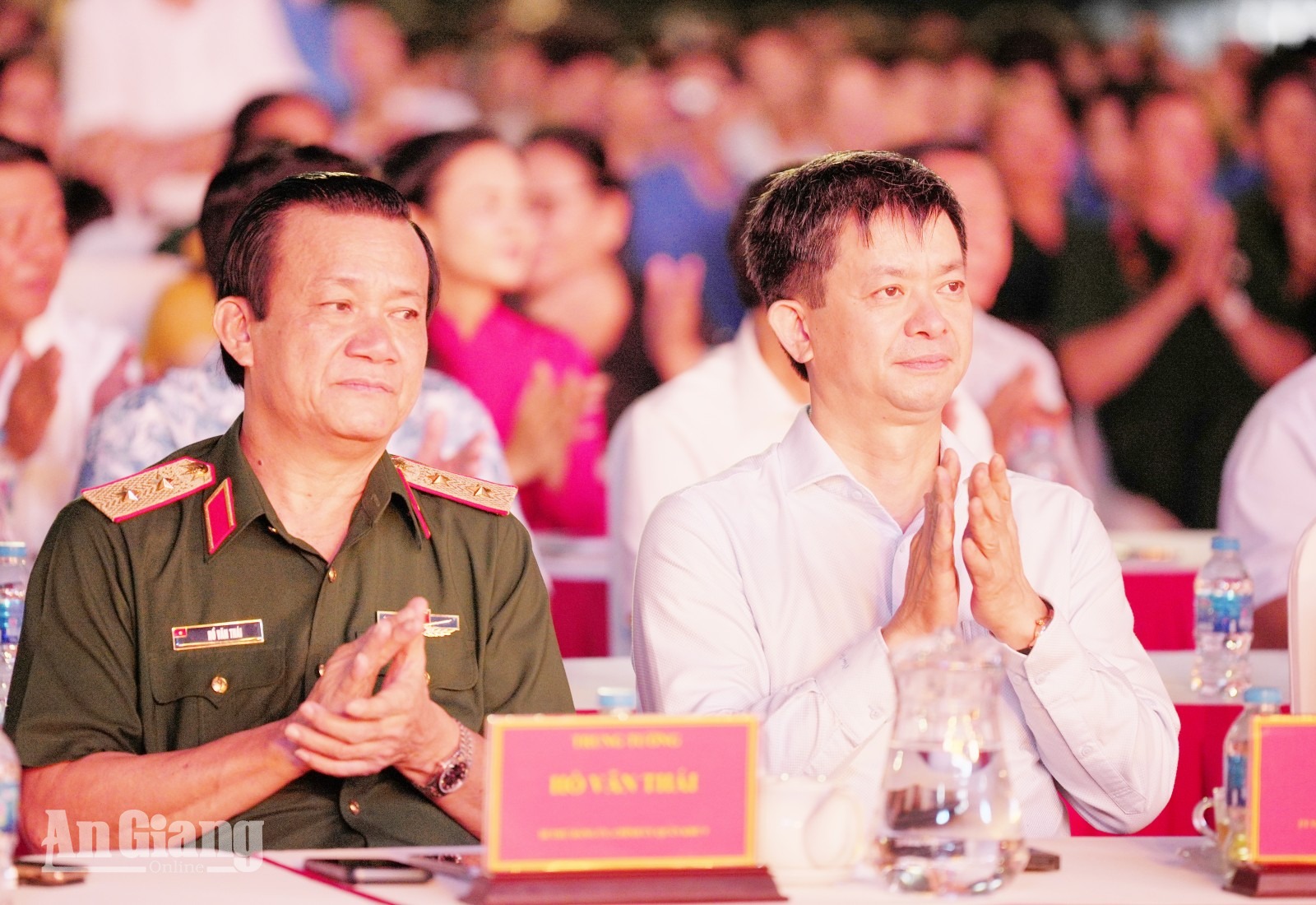 “Tiếng hò sông Hậu” lay động khán giả trong đêm tri ân Anh hùng liệt sĩ