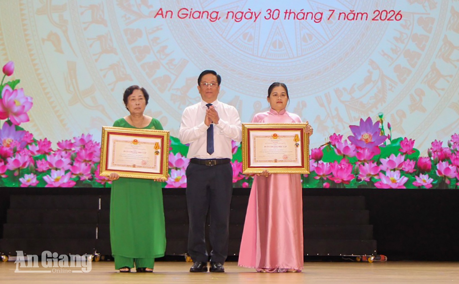 Chủ tịch UBND tỉnh An Giang Hồ Văn Mừng yêu cầu mỗi phong trào thi đua phải hướng đến những kết quả cụ thể, thiết thực