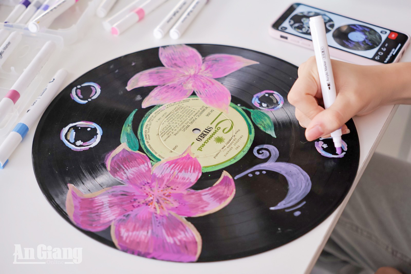 Học sinh gây quỹ thiện nguyện từ workshop sáng tạo