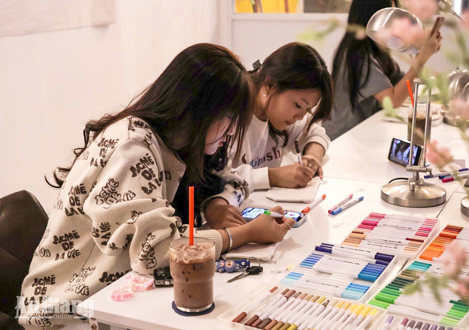 Học sinh gây quỹ thiện nguyện từ workshop sáng tạo