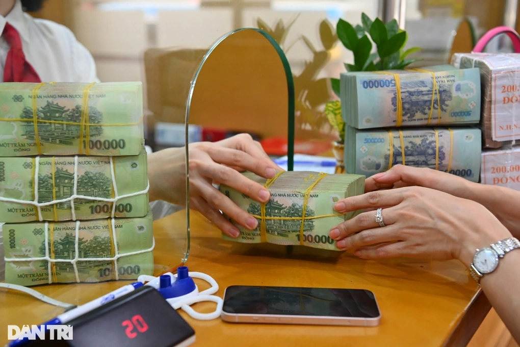 Thêm ngân hàng tăng mạnh lãi suất huy động, gửi tiền 6 tháng vượt 7%/năm