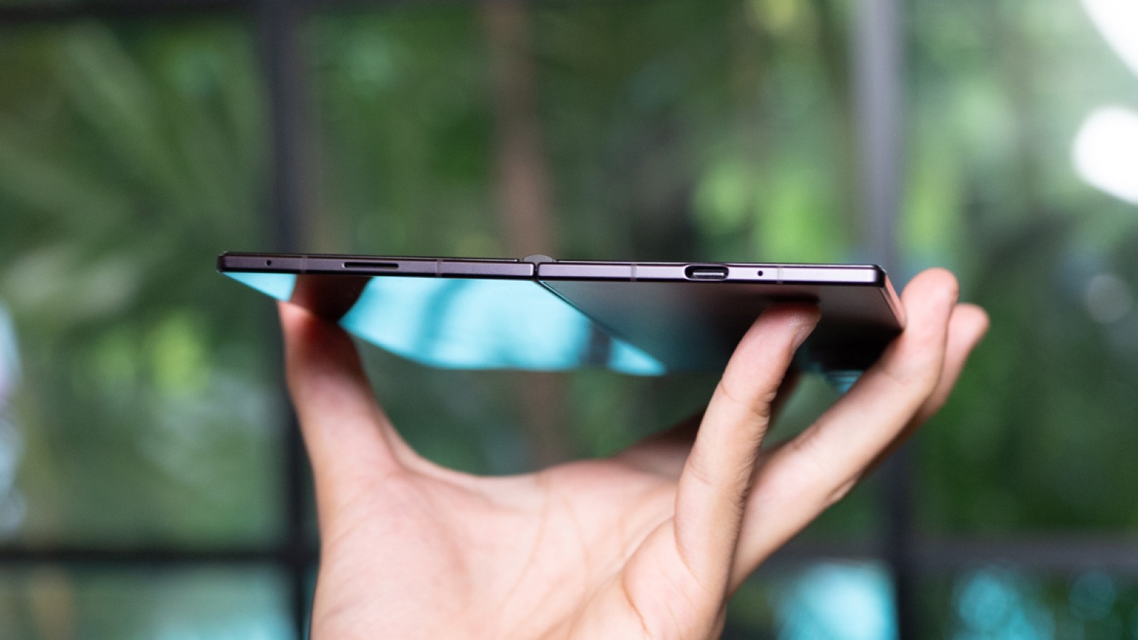 Trên tay Galaxy Z Fold 8 Ultra: Kỷ lục độ mỏng 4,1 mm trên dòng máy gập Samsung