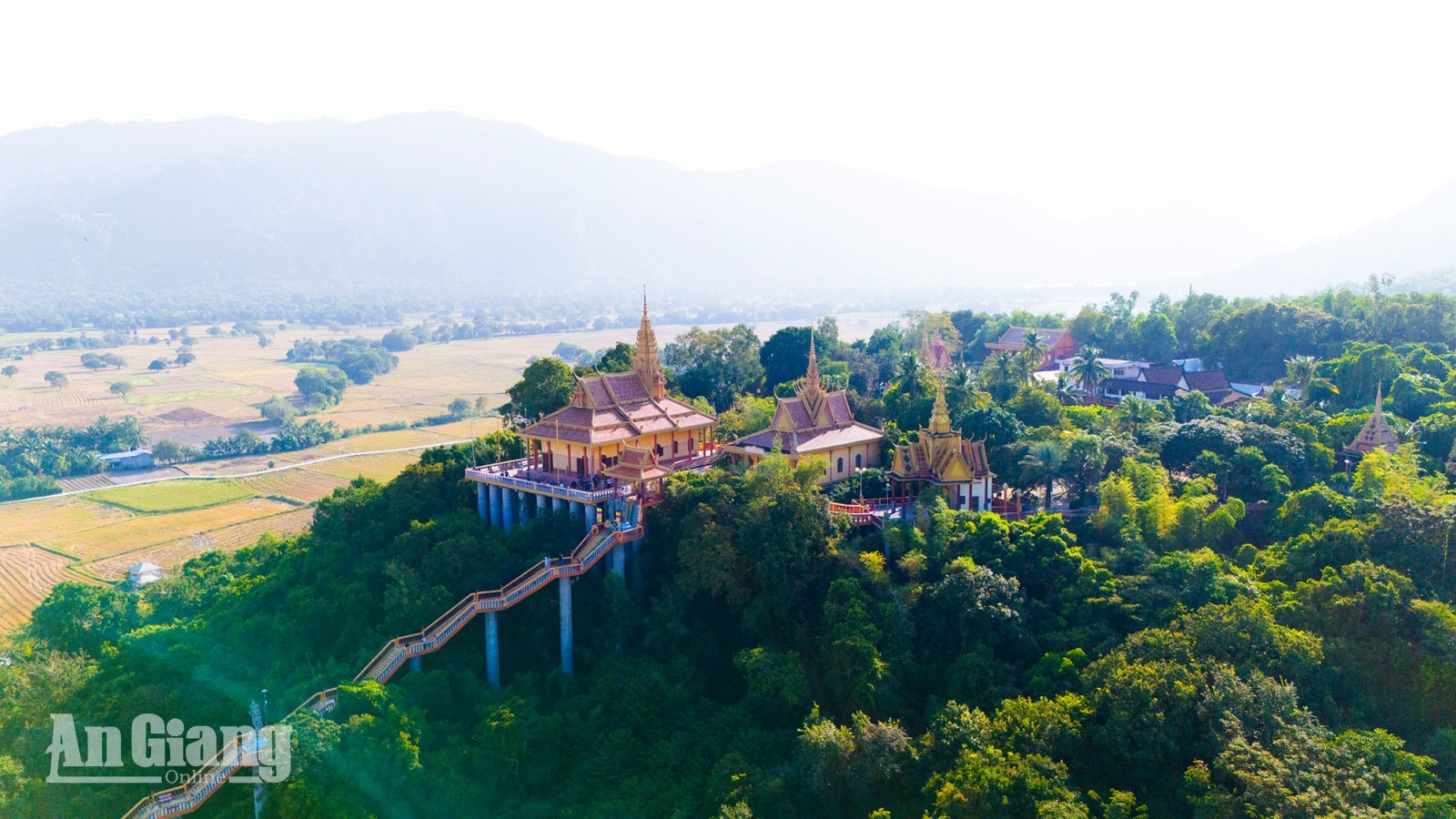 Độc đáo kiến trúc chùa Tà Pạ