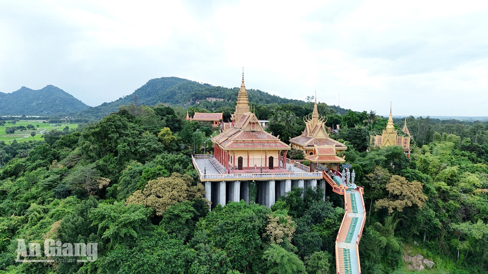 Độc đáo kiến trúc chùa Tà Pạ