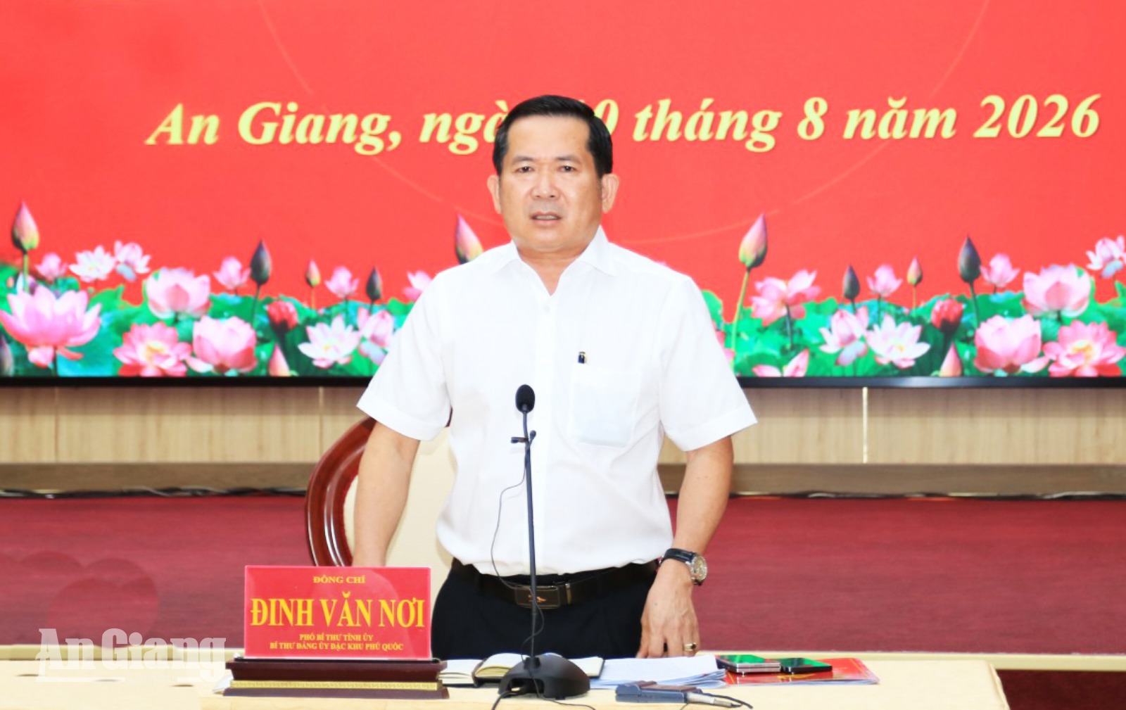 Bí thư Đảng ủy Đặc khu Phú Quốc, Đinh Văn Nơi phát biểu ý kiến