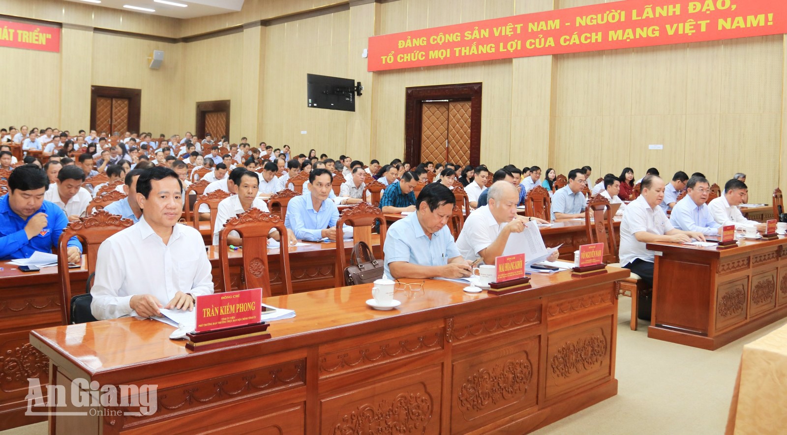 Đại biểu tham dự hội nghị