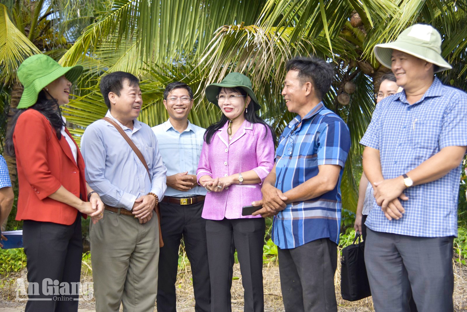Nghiên cứu xây dựng thương hiệu tôm - cua - lúa Đông Thái