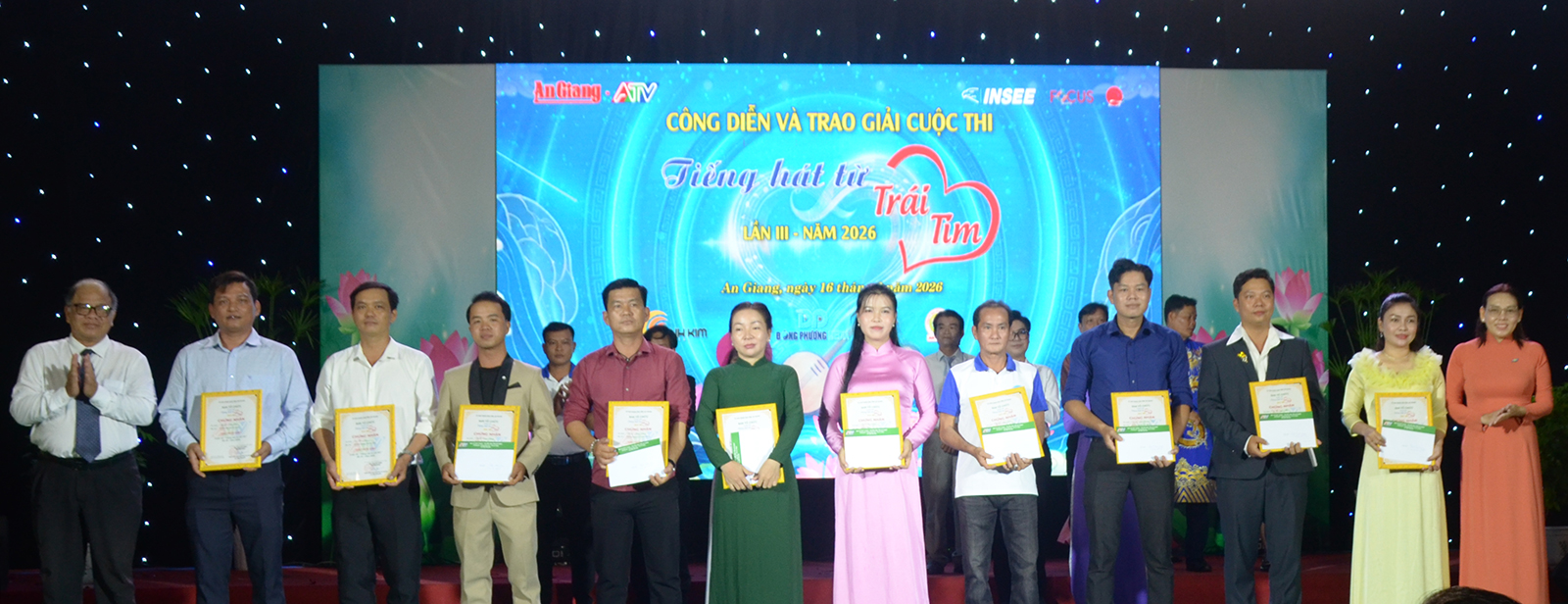 Thí sinh Trần Thị Cẩm Hồng đoạt giải nhất Cuộc thi “Tiếng hát từ trái tim” lần thứ III