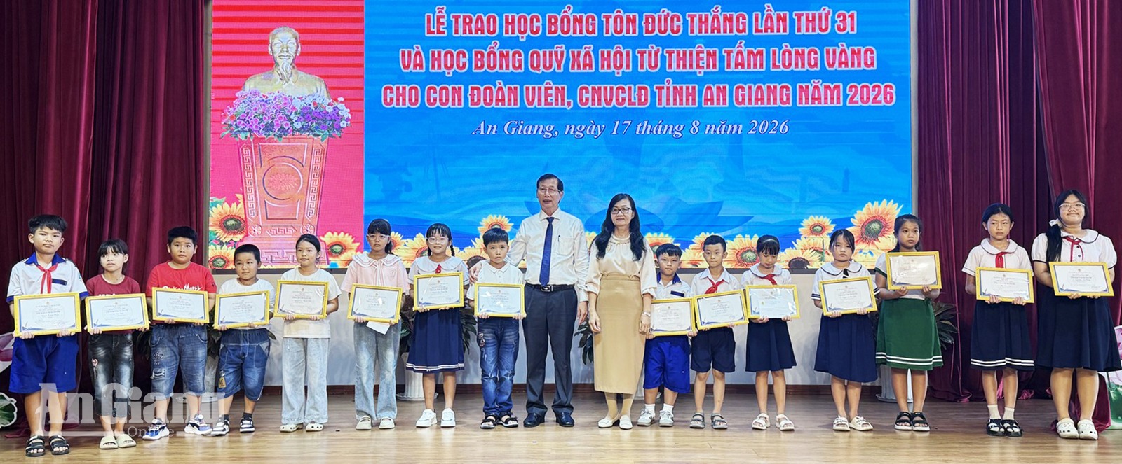 An Giang trao 110 suất học bổng, tổng kết cuộc thi ảnh về người lao động