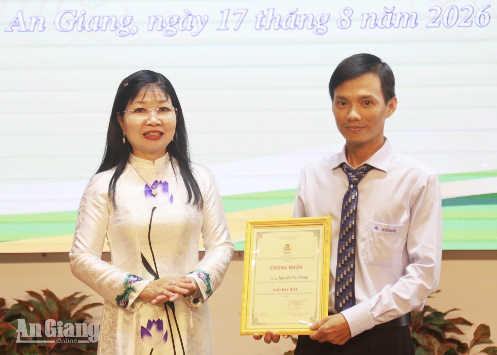 An Giang trao 110 suất học bổng, tổng kết cuộc thi ảnh về người lao động