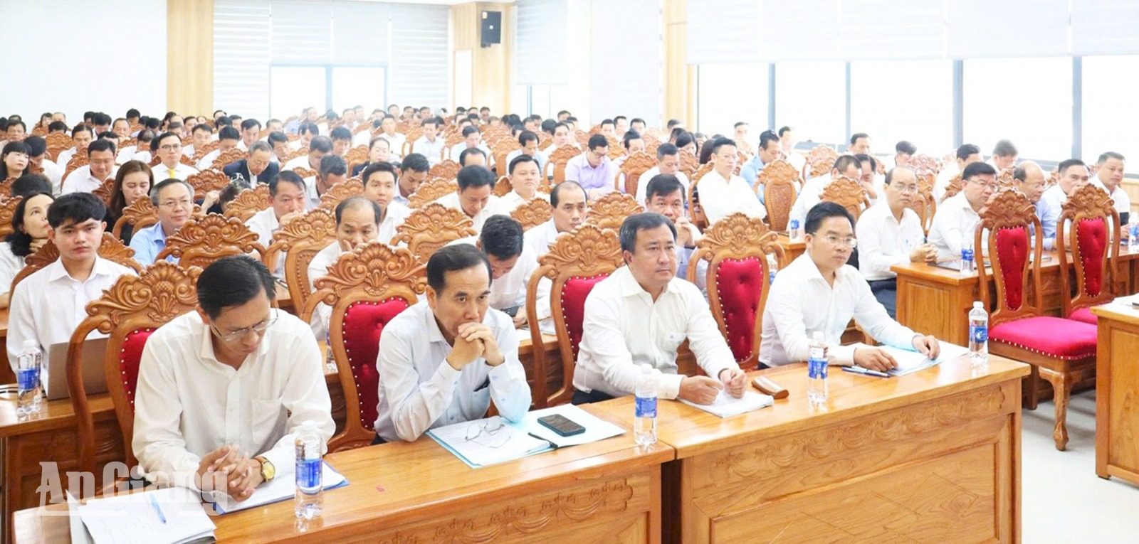 Ngành Ngân hàng Khu vực 15: Khơi thông dòng vốn nhưng không hạ chuẩn tín dụng