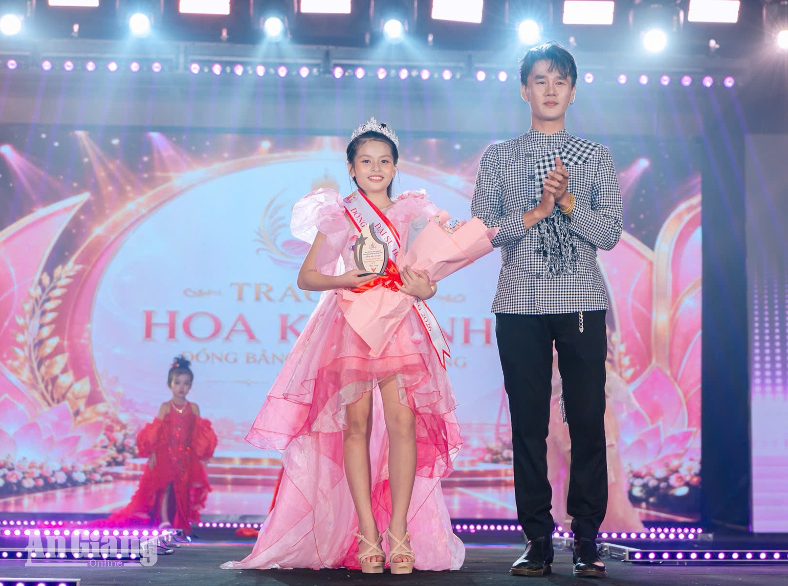 Lê Trần Bảo Châu đăng quang Hoa khôi Nhí Cần Thơ và Đại sứ Hoa khôi Nhí đồng bằng sông Cửu Long 2026