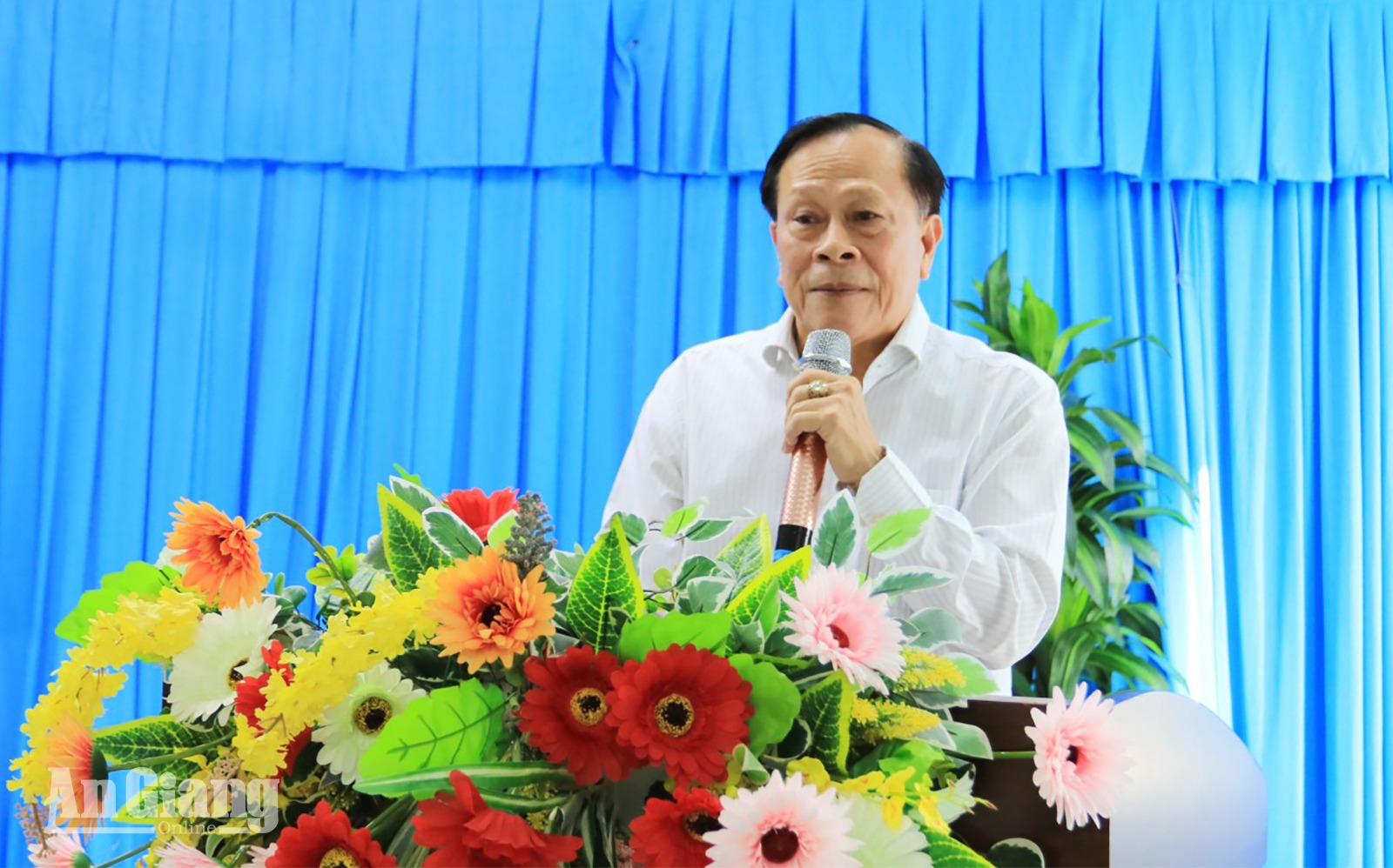 Nhà báo Tân Văn Ngữ, Chủ tịch Hội Nhà báo tỉnh An Giang phát biểu khai mạc