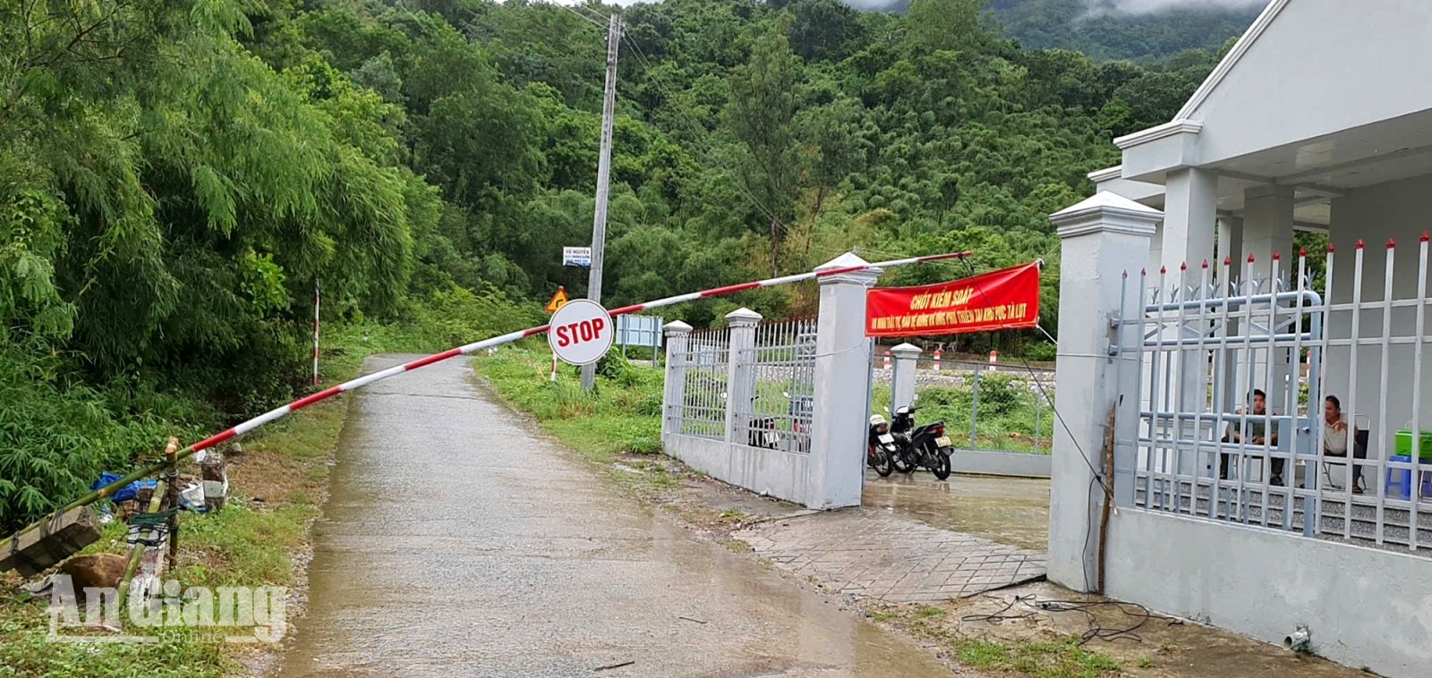 Núi Cấm lập chốt cảnh báo nguy hiểm tại suối Tà Lọt