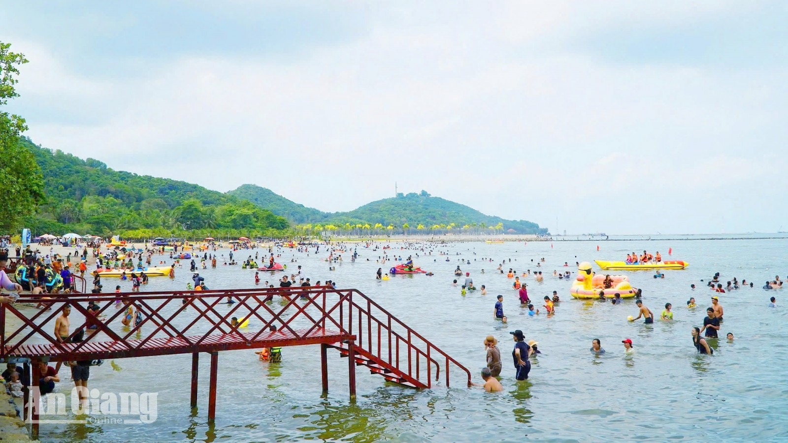 Hà Tiên đón hơn 95.500 lượt khách dịp Quốc khánh