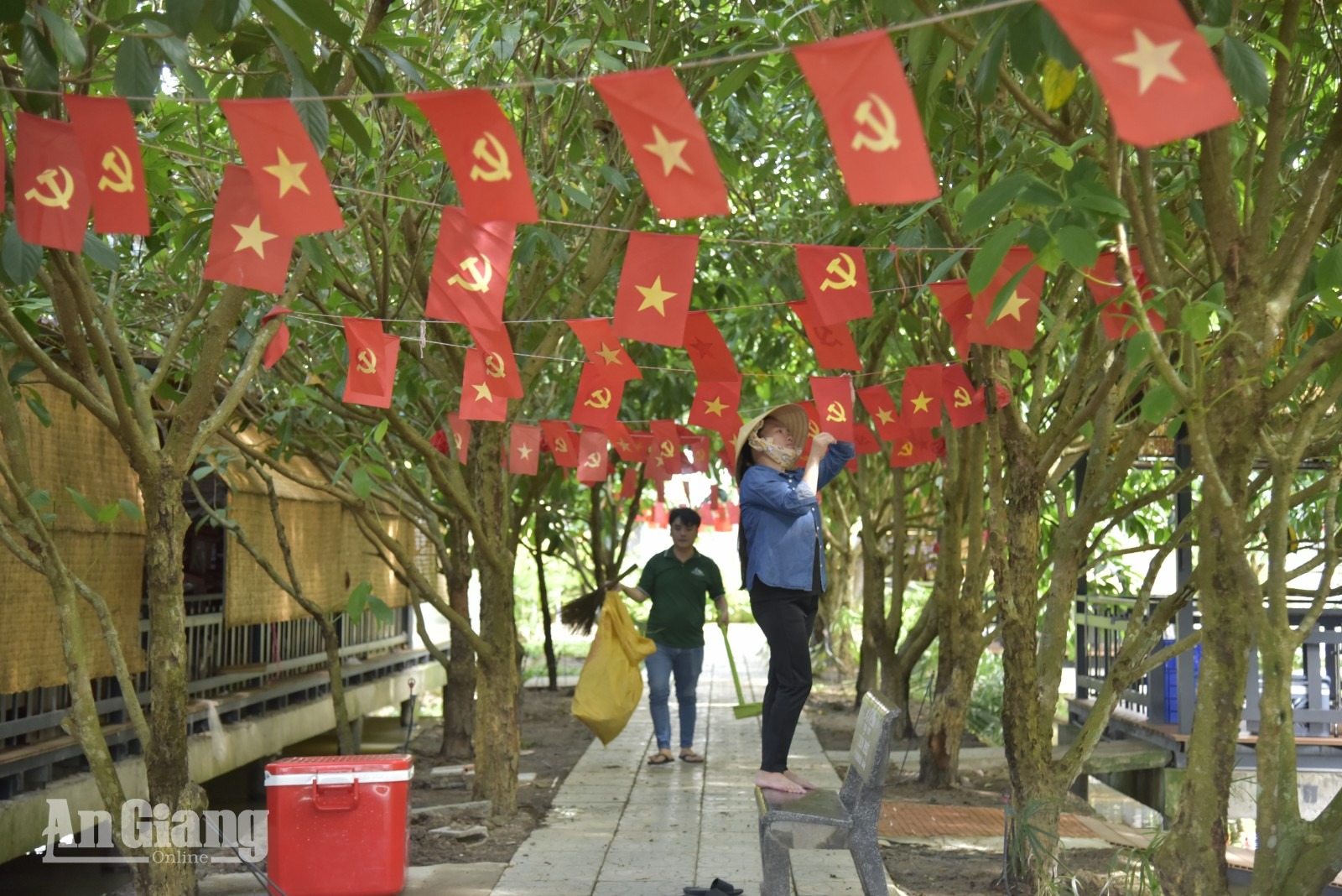 Người trẻ An Giang đón Quốc khánh theo cách riêng