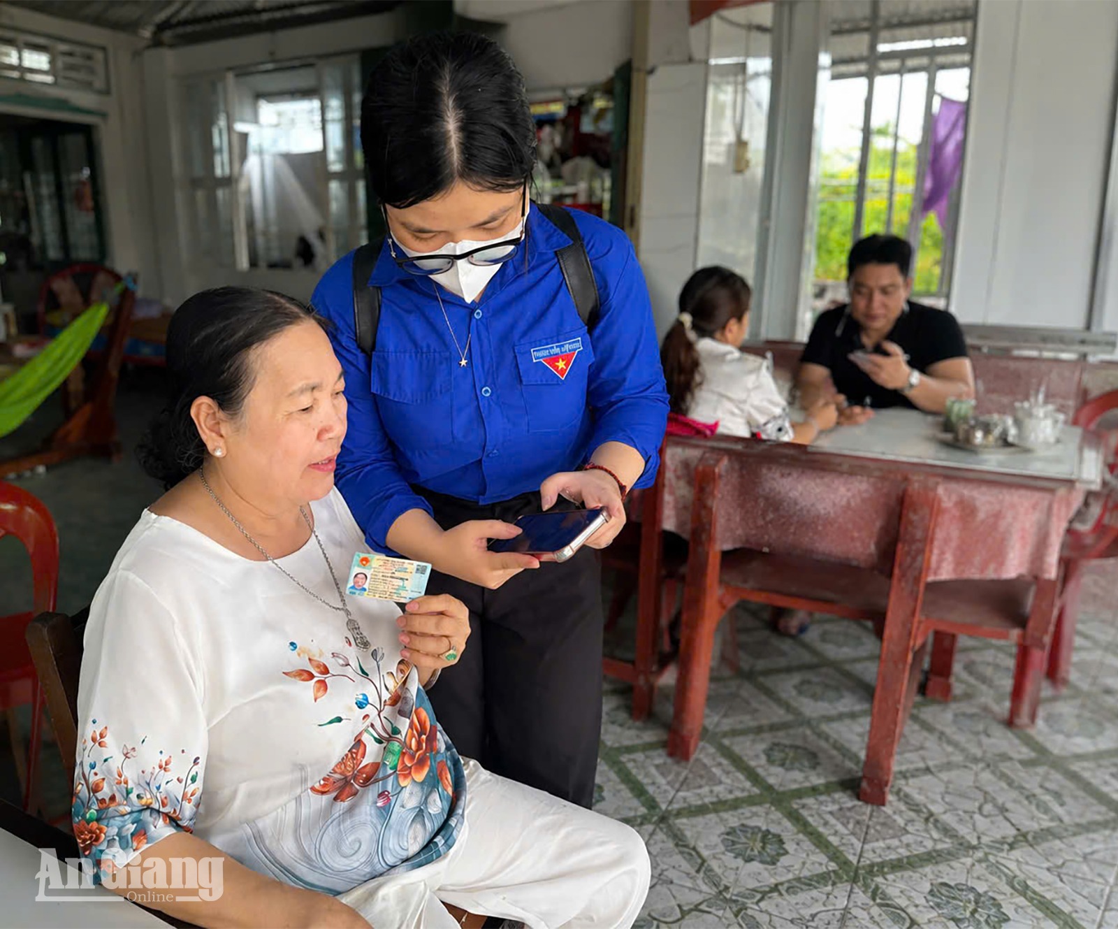 Tuổi trẻ An Biên hỗ trợ gần 20.000 lượt người dân tiếp cận tiện ích số