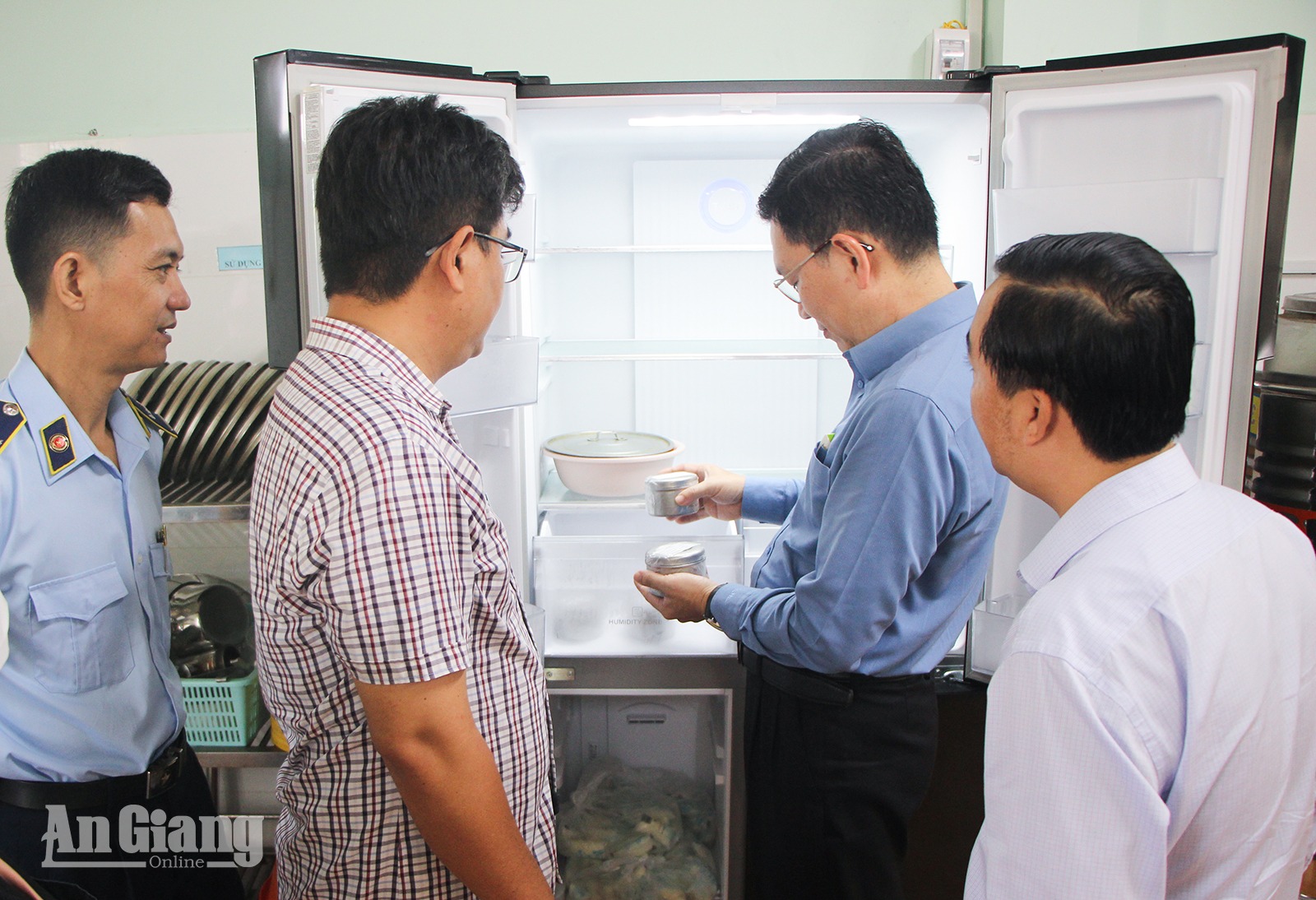 An Giang yêu cầu công khai thực đơn, đơn vị cung cấp và nguồn thực phẩm để cha mẹ học sinh tham gia giám sát