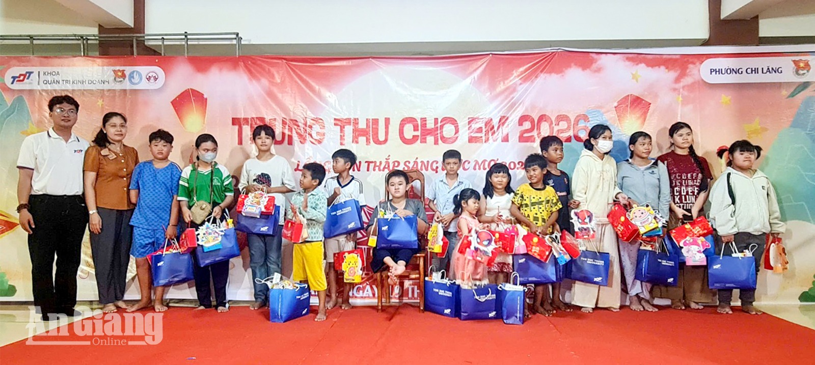 1.000 thiếu nhi phường Chi Lăng tham gia "Vui hội Trăng rằm"