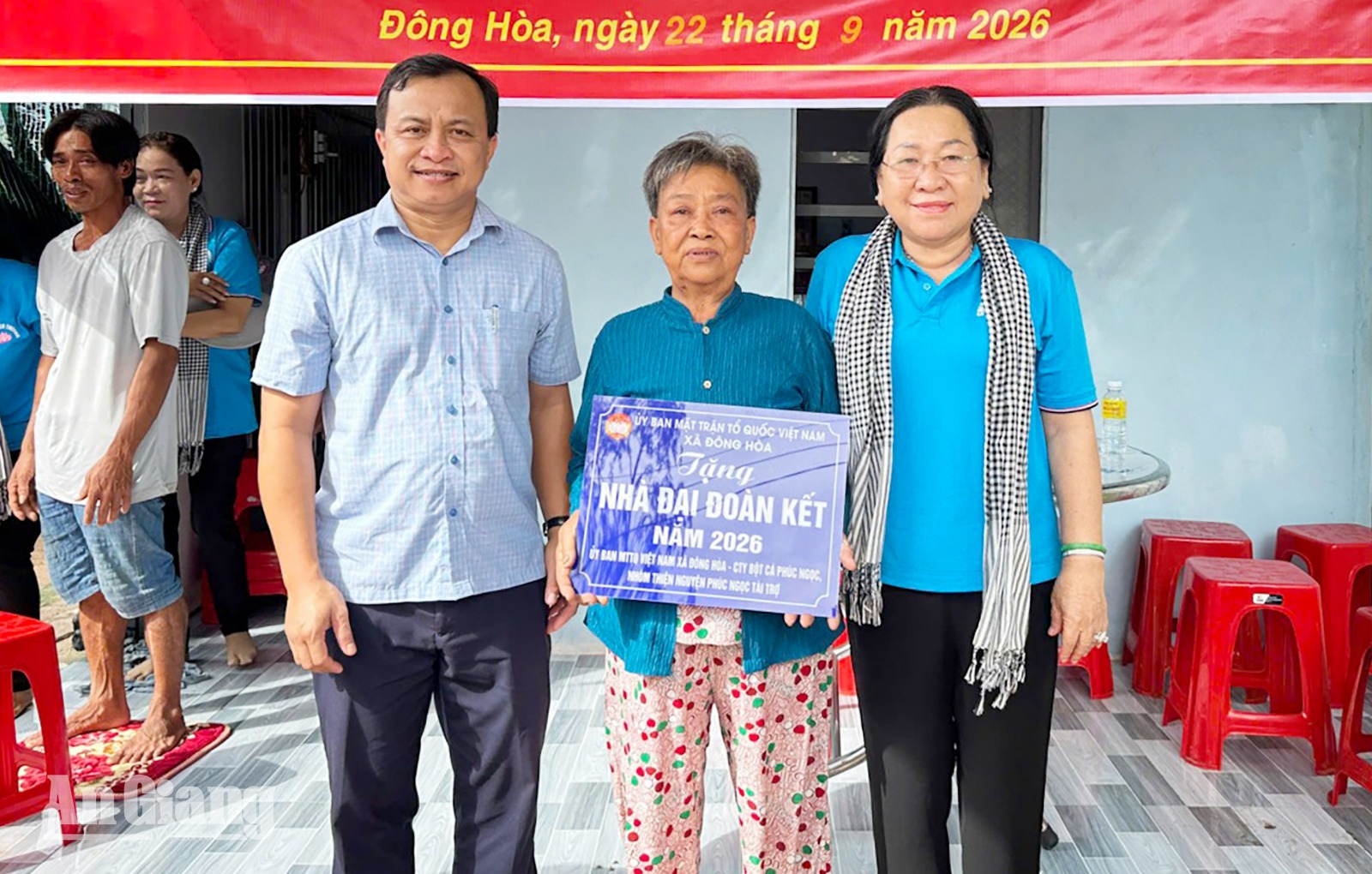 Đông Hòa trao 3 nhà Đại đoàn kết cho hộ cận nghèo