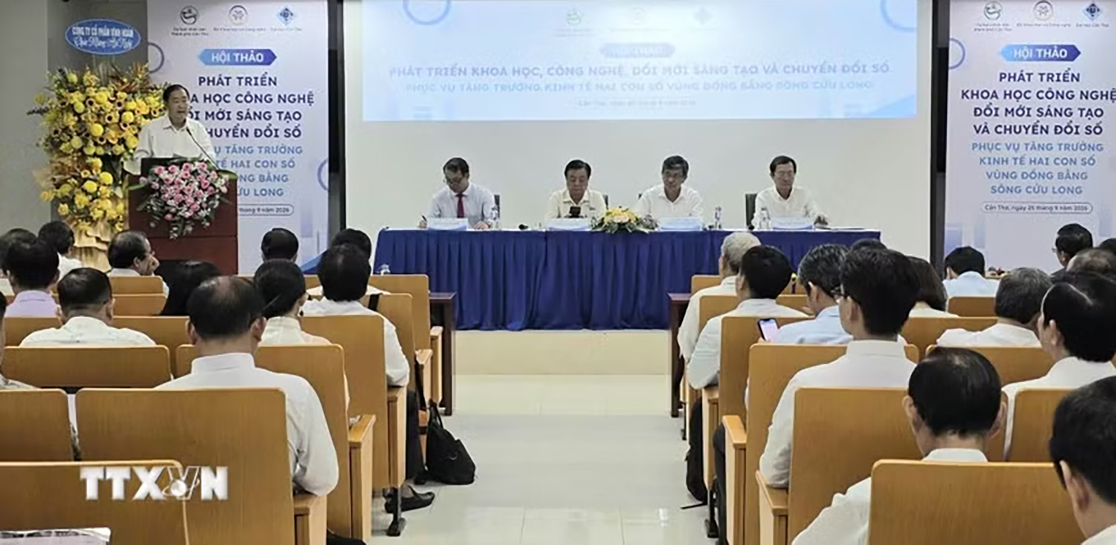 Tạo động lực tăng trưởng hai con số vùng Đồng bằng sông Cửu Long Quang cảnh Hội thảo. (Ảnh: Thu Hiền/TTXVN)