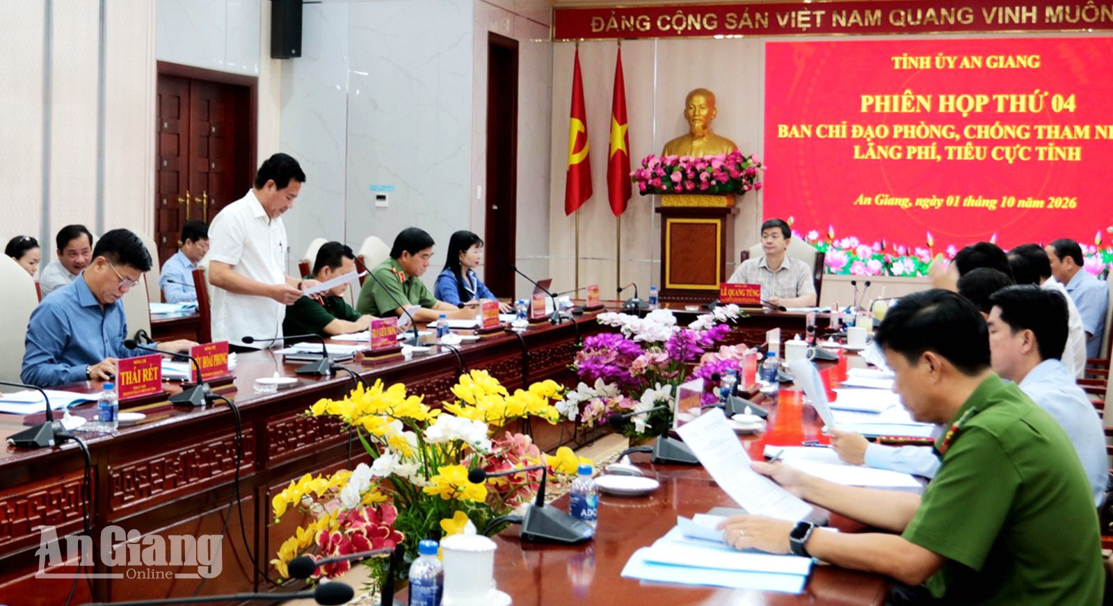 Quang cảnh phiên họp