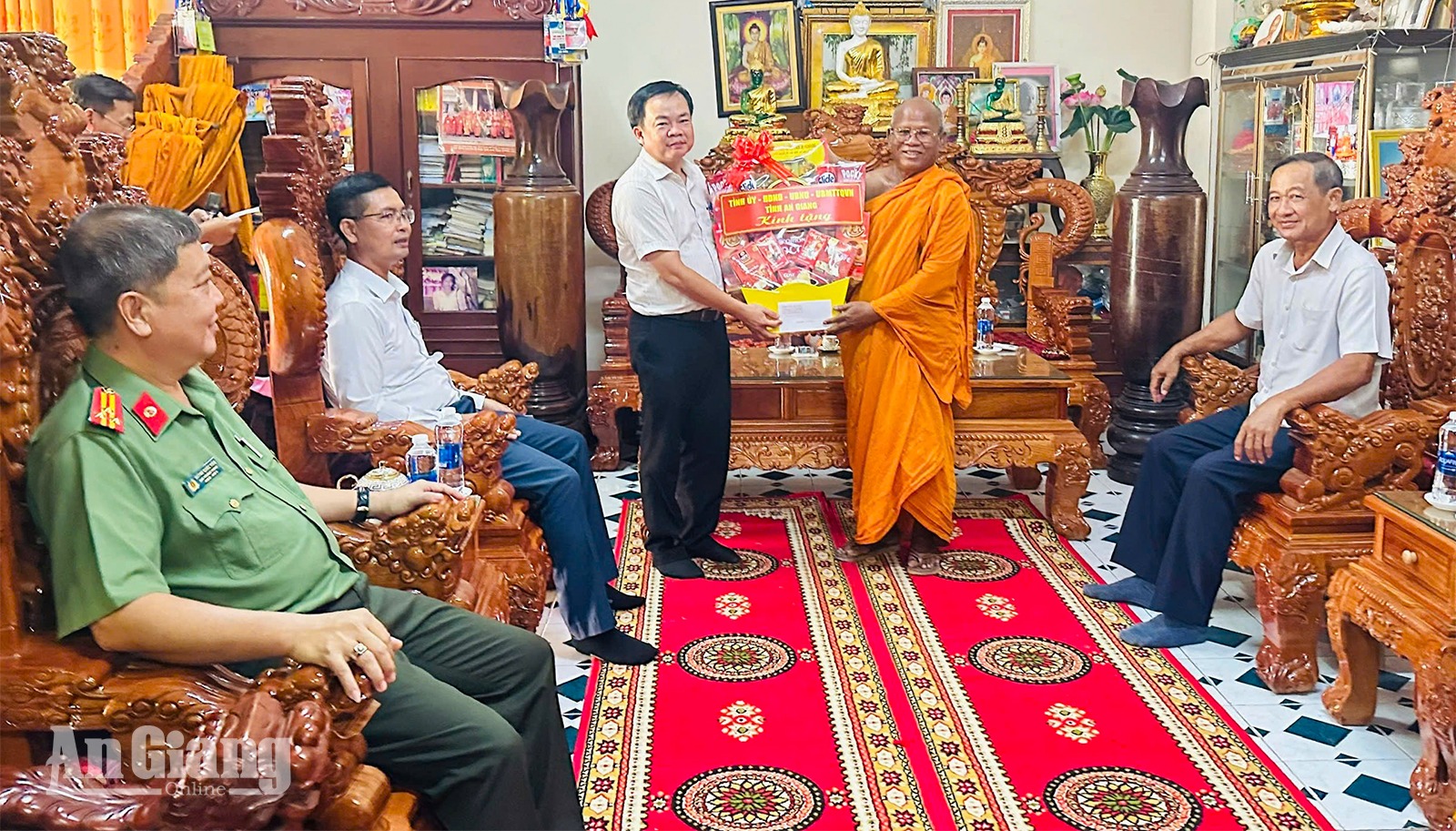 Thăm đồng bào Khmer xã An Cư và Chi Lăng dịp Sene Đôn Ta
