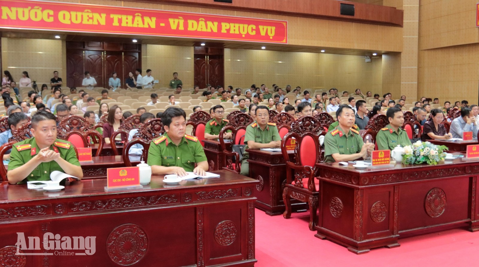 Đại biểu tham dự hội thảo