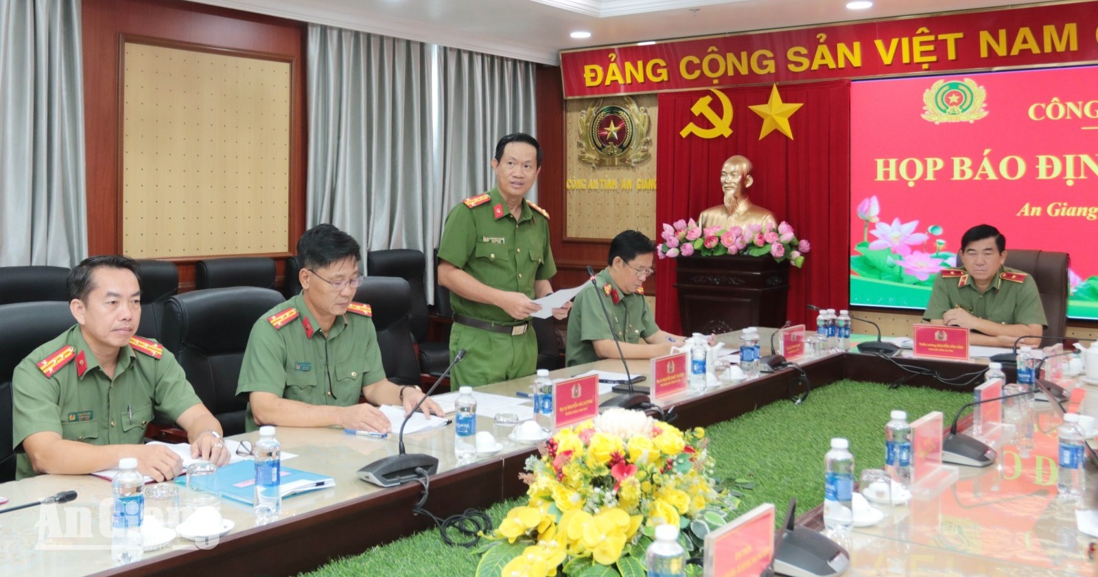 Đại tá Nguyễn Nhật Trường, Phó Giám đốc Công an tỉnh thông tin tóm tắt tình hình an ninh trật tự địa phương