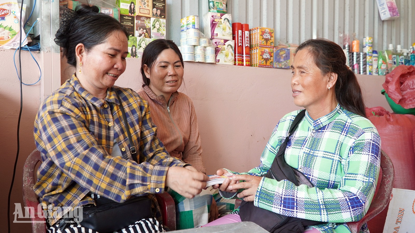 Cấm bán vé số cho người dưới 18 tuổi: Mục tiêu đúng, nhưng thực thi không thể máy móc