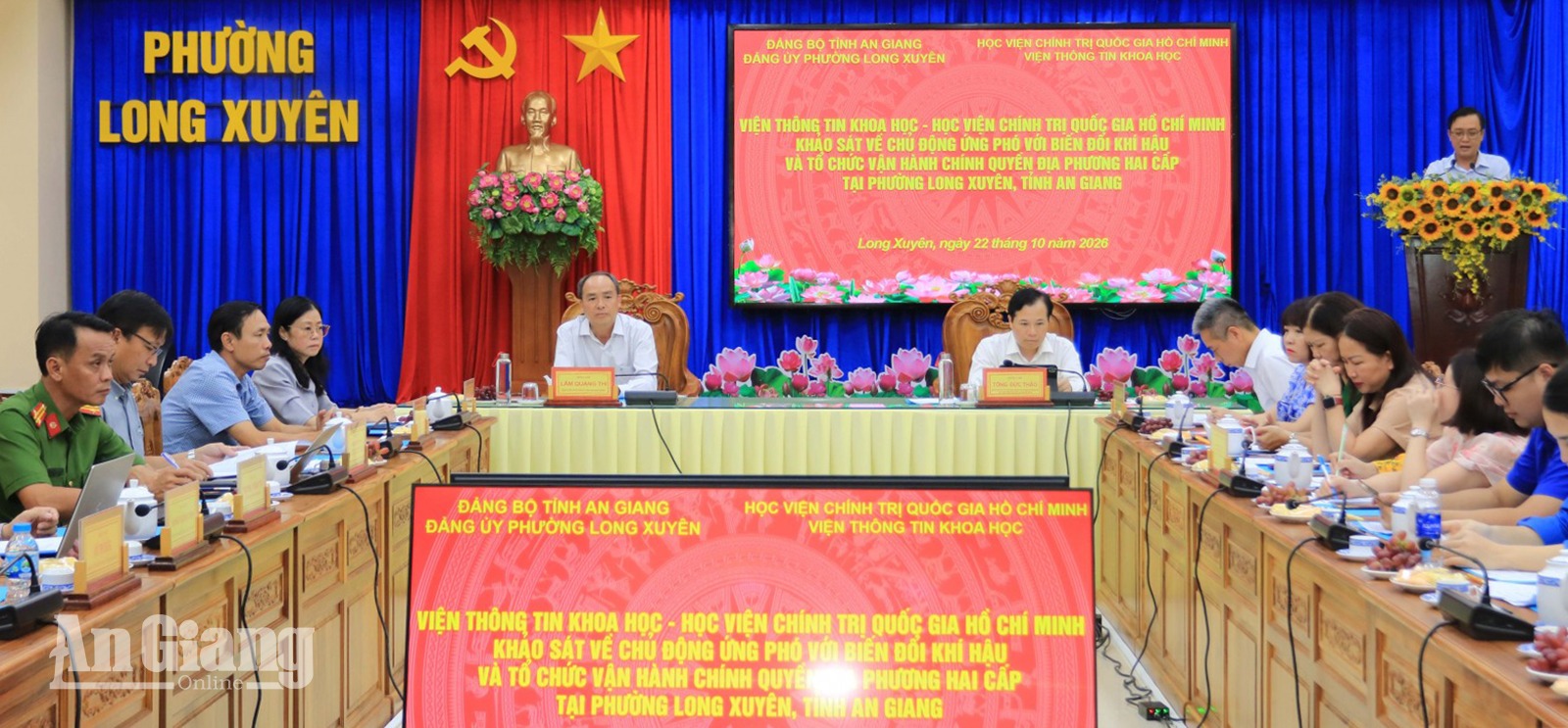 Quang cảnh buổi làm việc khảo sát