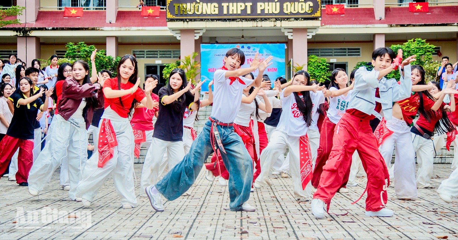 10 năm thắp lửa nghệ thuật học đường