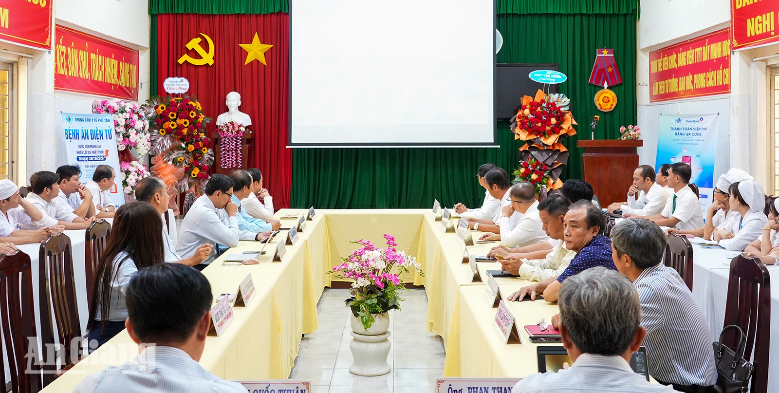 Trung tâm Y tế Phú Tân triển khai bệnh án điện tử