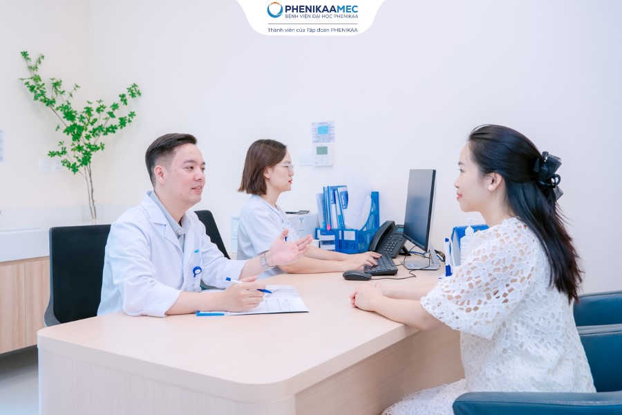 Ra máu báo thai siêu âm được chưa? Mốc khám thai đầu tiên mẹ bầu cần nhớ