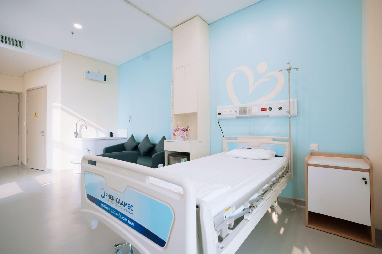 Ra máu báo thai siêu âm được chưa? Mốc khám thai đầu tiên mẹ bầu cần nhớ