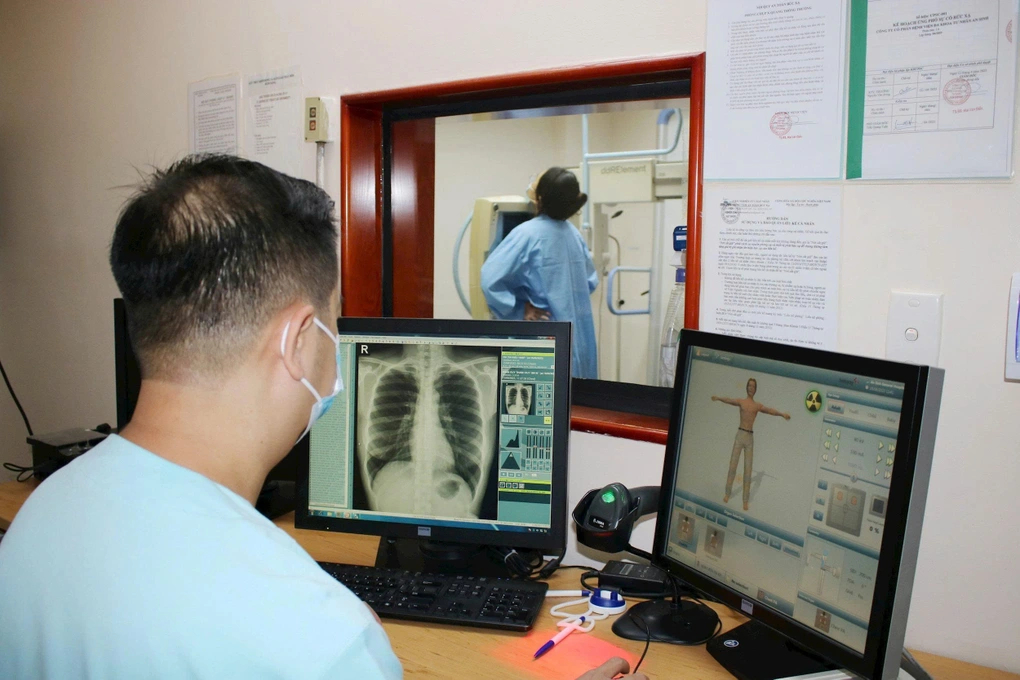 Bác sĩ cảnh báo lạm dụng nội soi, chụp CT khi đau bụng, đau đầu