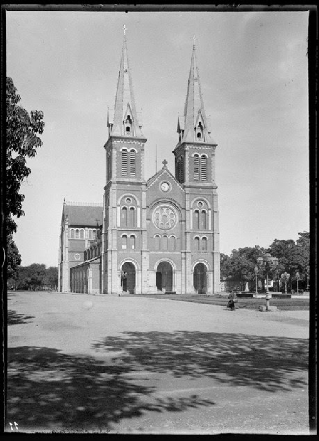 Nhà thờ Đức Bà ở Sài Gòn năm 1895.