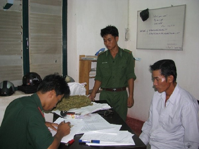 Trong 2013, bộ đội biên phòng An Giang đã phối hợp với các lực lượng, phát hiện, bắt giữ 13 vụ mua bán, vận chuyển ma túy, 70 vụ buôn lậu…, đấu tranh trấn áp có hiệu quả các loại tội phạm trên khu vực biên giới.