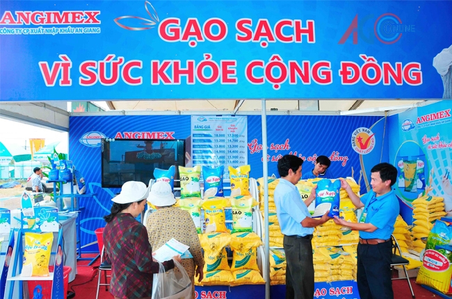 Gian hàng gạo sạch của Công ty Cổ phần Xuất nhập khẩu An Giang.