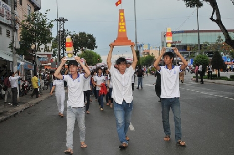 Thanh niên Cần Thơ phản đối hành động của Trung Quốc