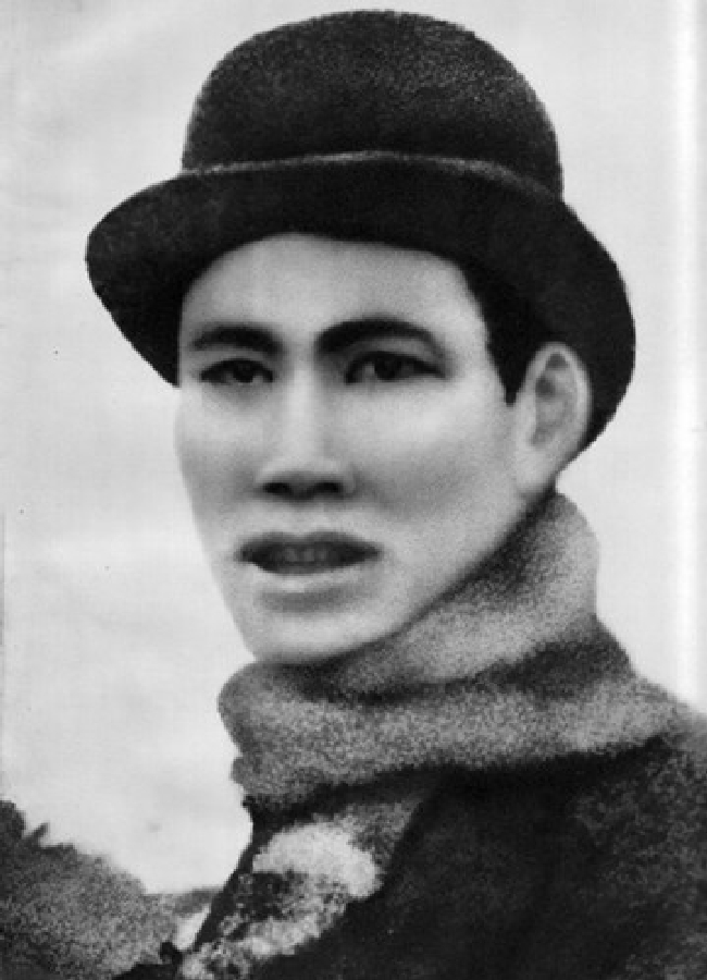 Chân dung nhà cách mạng trẻ tuổi Nguyễn Ái Quốc ở Pháp năm 1920.