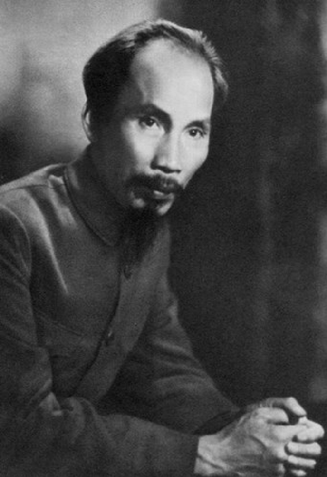 Chân dung Chủ tịch Hồ Chí Minh thời gian Người dẫn đầu Đoàn đại biểu Chính phủ Việt Nam Dân chủ Cộng hòa sang đàm phán chính thức với chính phủ Pháp ngày 31-5-1945.