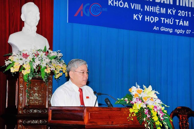 Đồng chí Phan Văn Sáu, Ủy viên Trung ương Đảng, Bí thư Tỉnh ủy, Chủ tịch HĐND tỉnh phát biểu khai mạc kỳ họp.