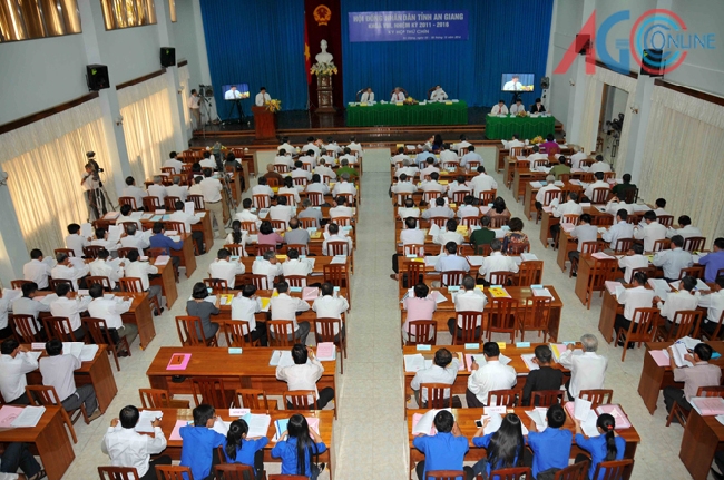 Quang cảnh kỳ họp thứ 9, HĐND tinh khóa VIII (nhiệm kỳ 2011- 2016).