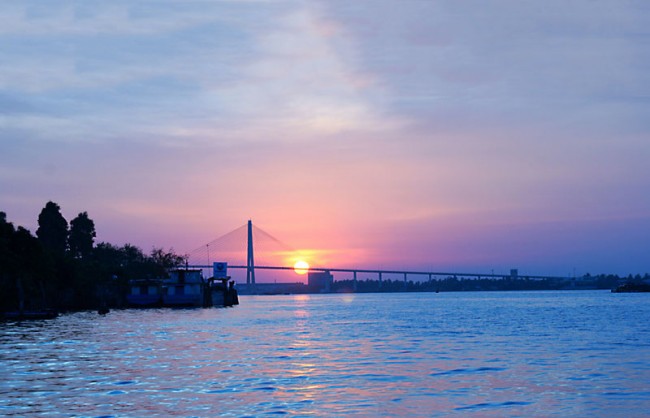 Nối liền sông Tiền với sông Hậu là sông Vàm Nao (ranh giới giữa hai huyện Chợ Mới và Phú Tân của An Giang). Ảnh: Mr8thanh.